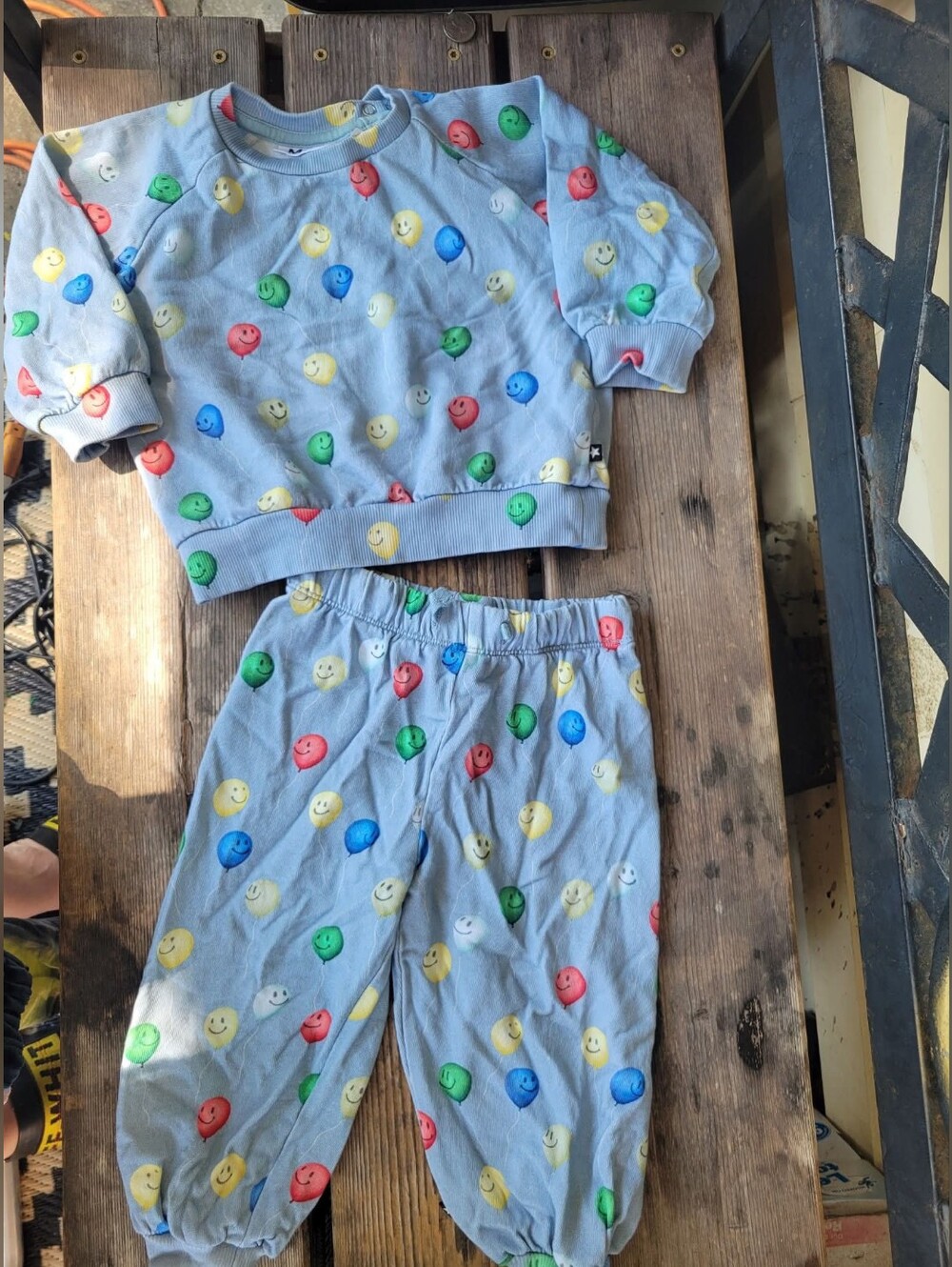 MOLO SZ 86 / 1.5Y VGUC BABY BLUE COLORFUL 'HAPPY FACES Sweatshirt & Sweatpants
